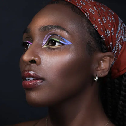 Shifting Metallic Eyeliner That Turns Heads